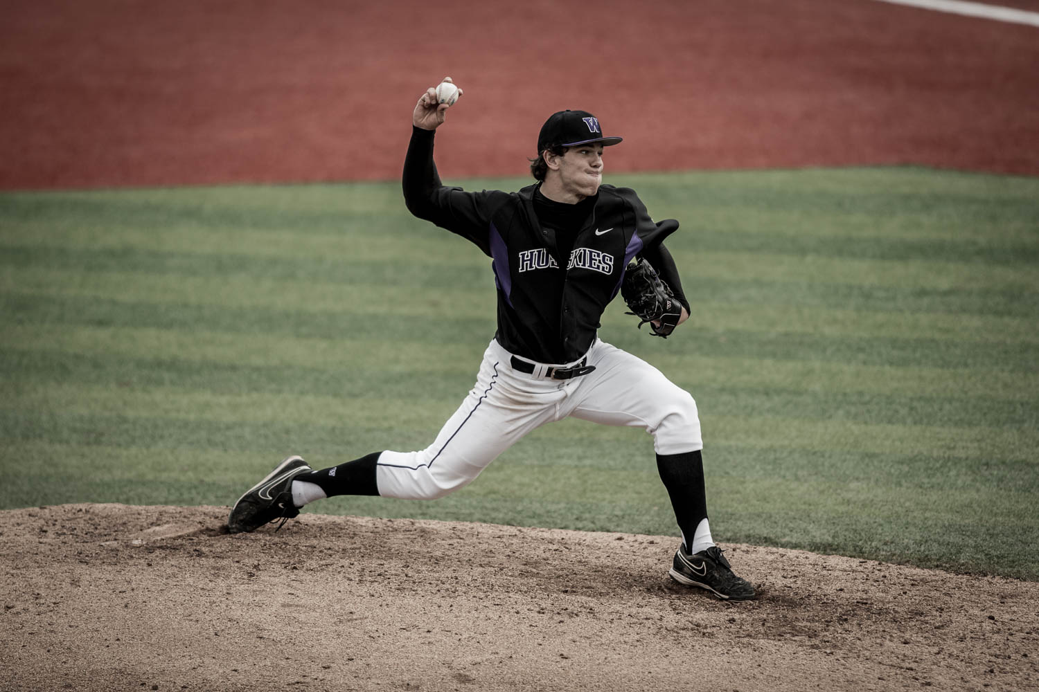 University of Washington baseball team defeats Oregon 5-4